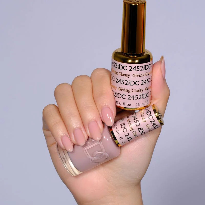 DND DC Duo #2452 Giving Classy – Gel + Laca a juego 0.5 fl oz