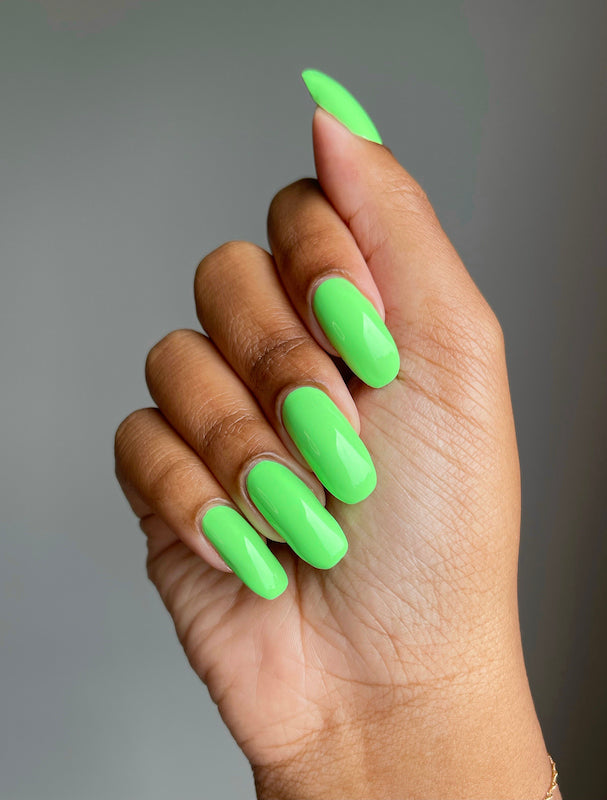 DND Gel & Lacquer #568 Green Forest, AK – 0.5 fl oz UV/LED Soak Off