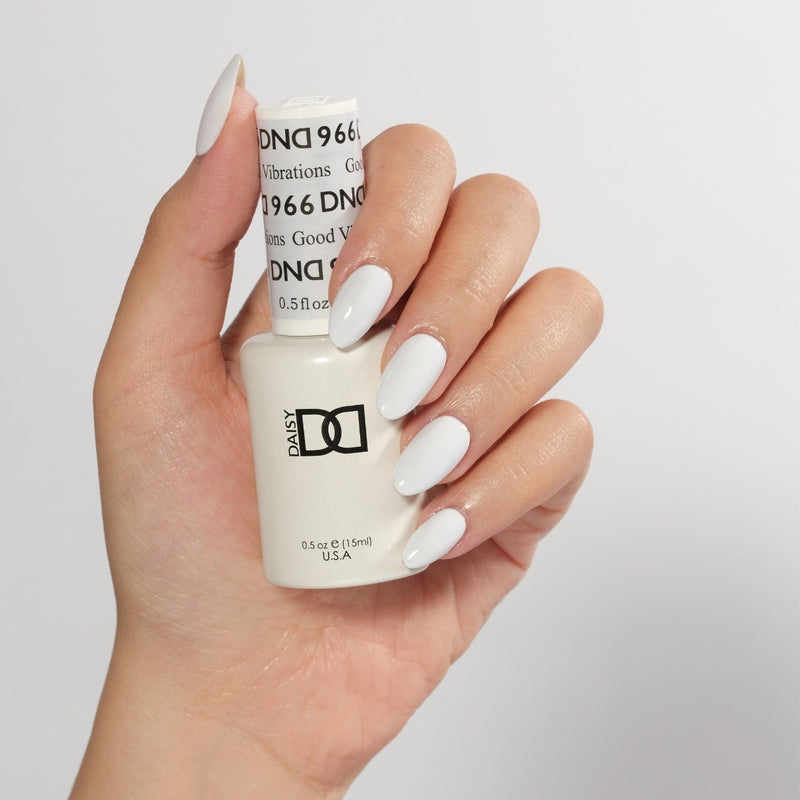 DND Gel & Lacquer #966 Good Vibrations – 0.5 fl oz UV/LED Soak Off